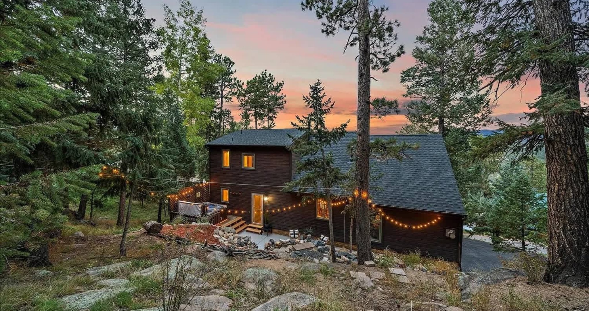 Castle Pines Colorado neighborhood with ponderosa pines