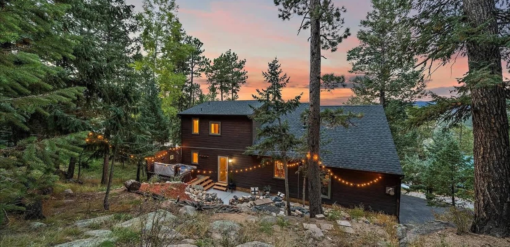 Castle Pines Colorado neighborhood representing Douglas County luxury suburbs
